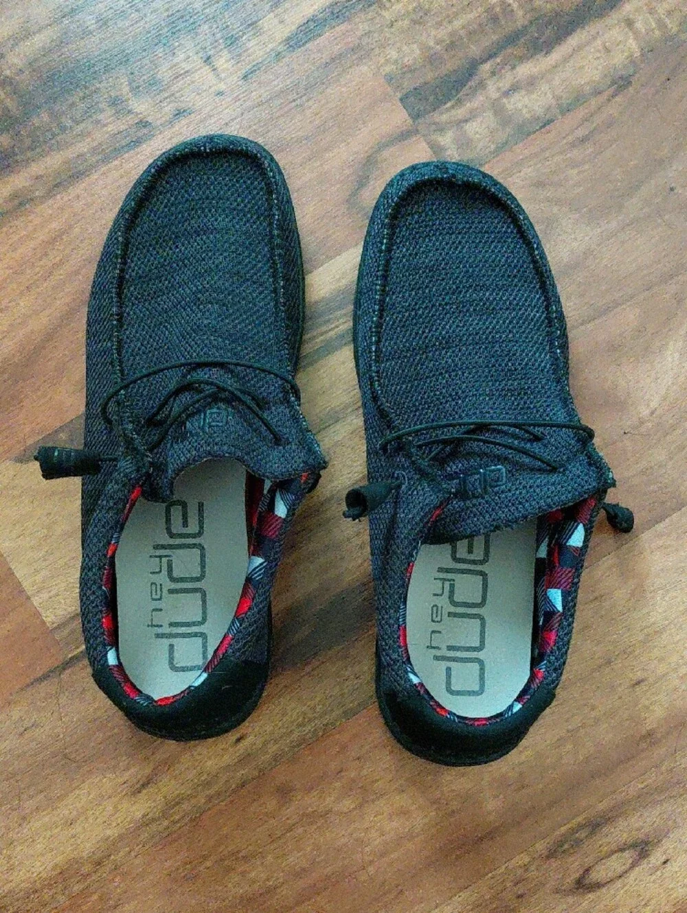Hey Dude Wally Sox Jet Black Men’s Black Slip-On Shoes Red White Accent Sz 10